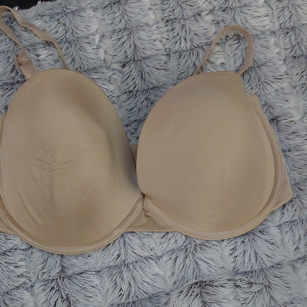 B tempted 32DD‎ seamless Nude Bra